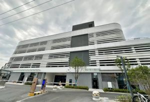 岳阳市首个新能源汽车充电综合体项目起头试运营